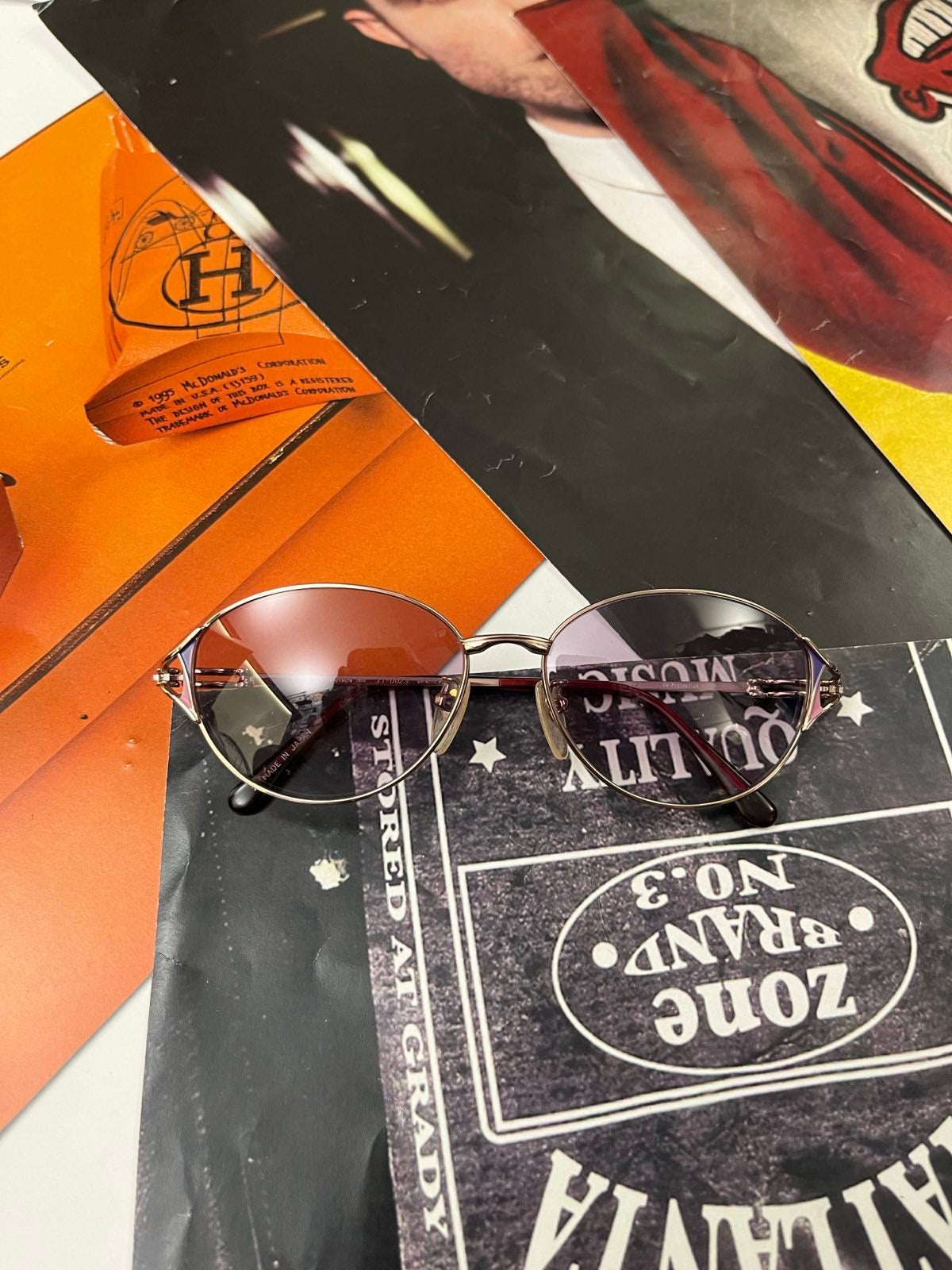 Yves Saint Laurent sluneční brýle kulaté červeno modré se stříbrným kovovým obroučkem