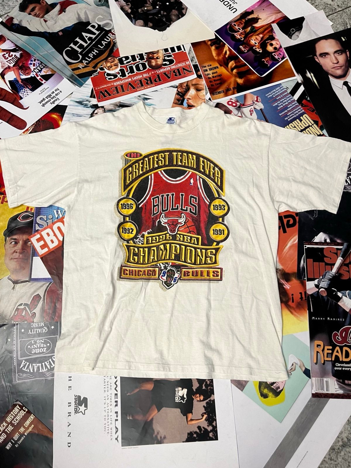 Starter TRIKO 90s/NBA CHICAGO BULLS bílé s nápisem The Greatest Team Ever XL