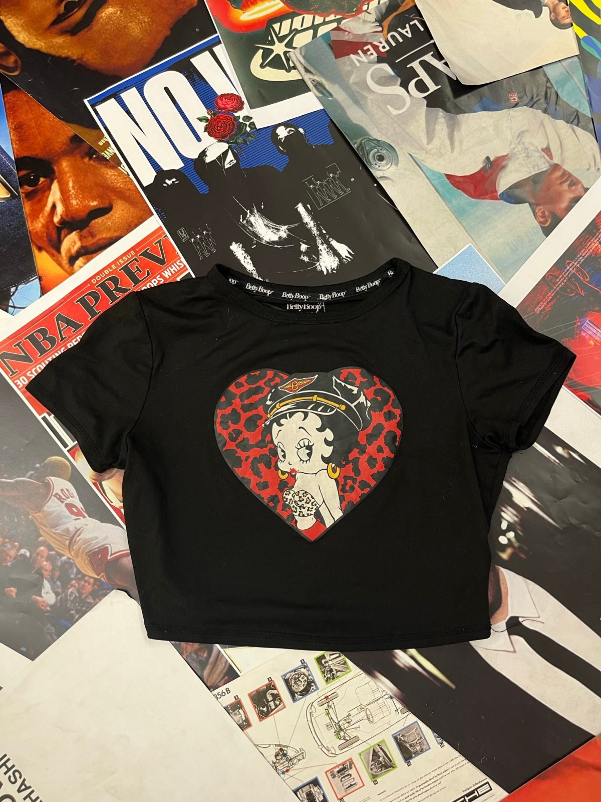 (S) Betty Boop CROP TOP černý dámský s Betty v tygrovaném srdíčku
