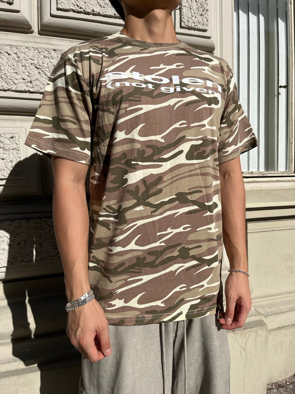 (M) 1of1 TRIKO camo Stolen Not Given bílý potisk