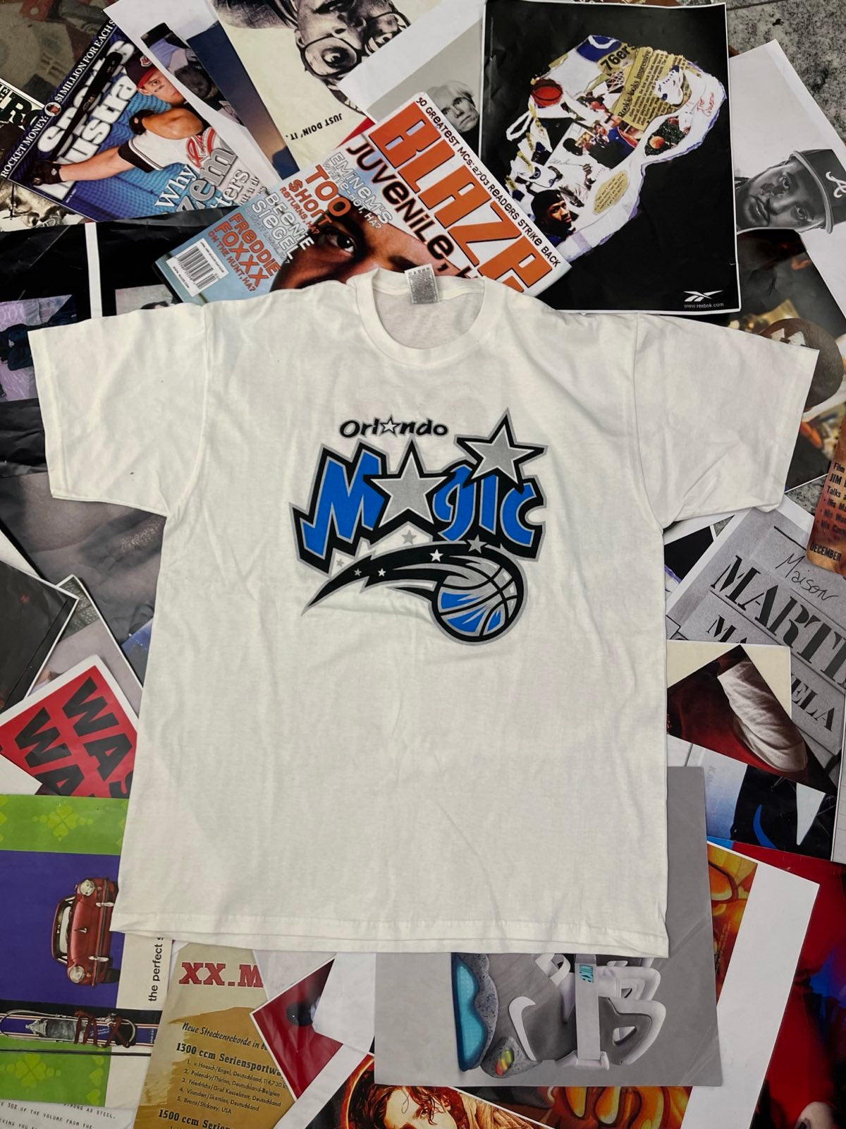 (XL) Fruit of the Loom TRIKO pánské bílé s nápisem Orlando Magic a šedými hvězdami