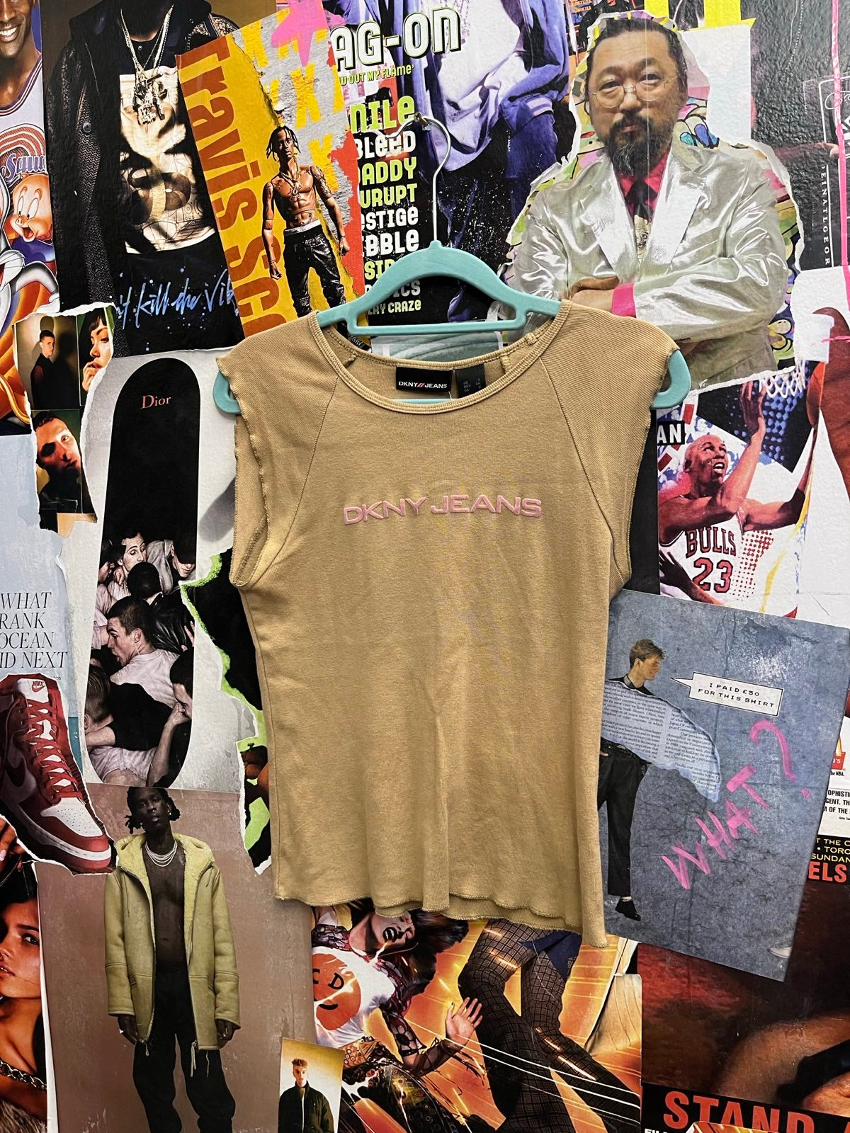 DKNY Jeans TRIKO dámské béžové s růžovým nápisem