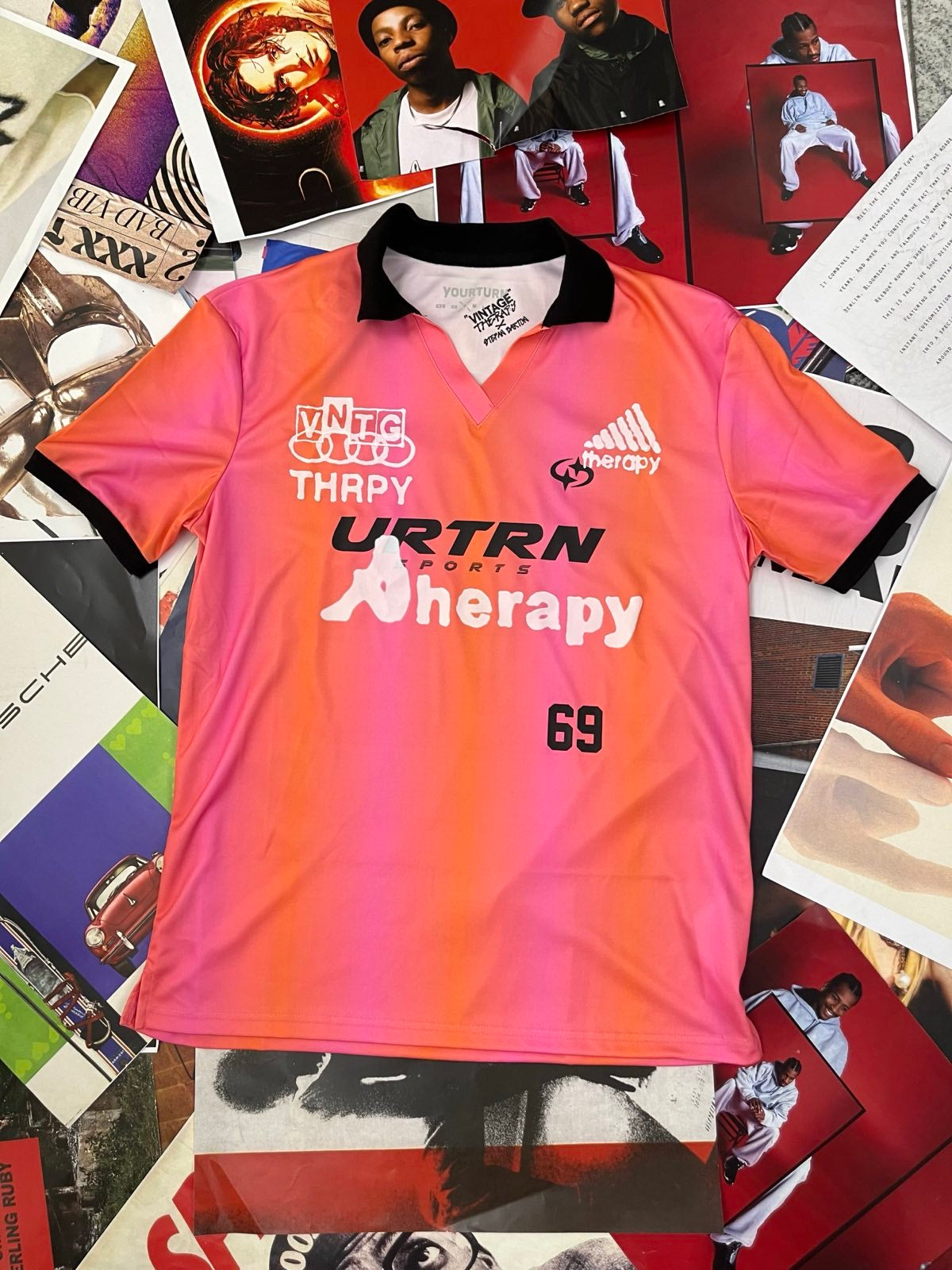1of1 Therapy x YourTurn dres růžový s oranžovým žíháním, černým límcem a úpletem na rukávech S