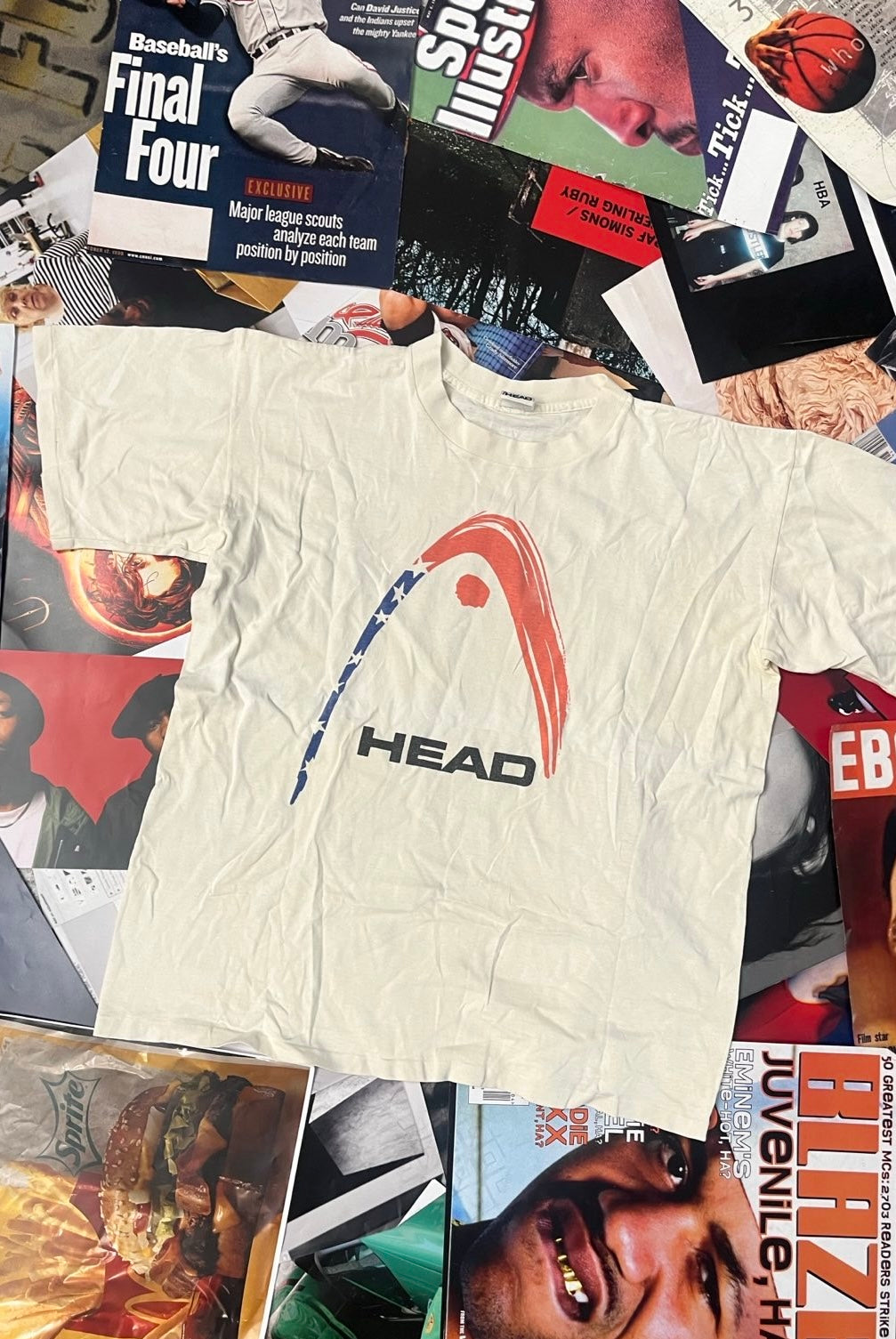 Head TRIKO pánské bílé s nápisem Head a červeno-modrým printem XL