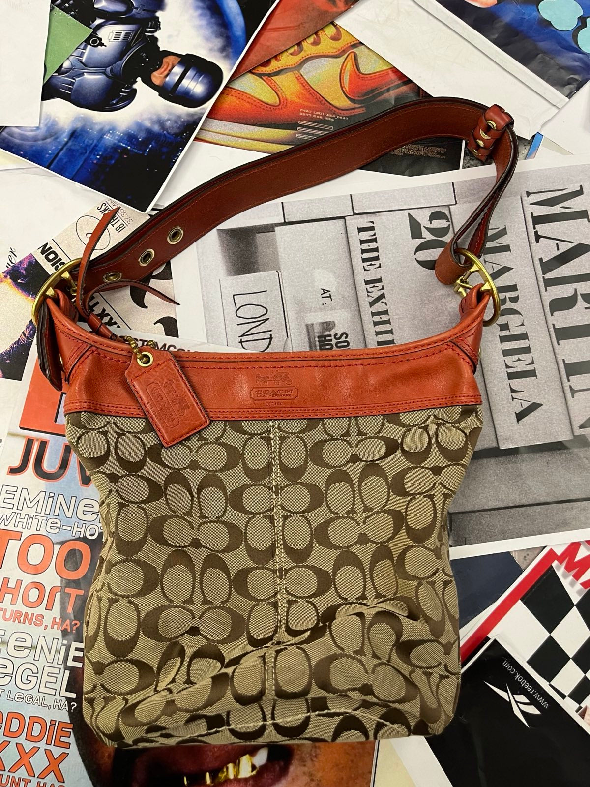 COACH kabelka s oranžovou