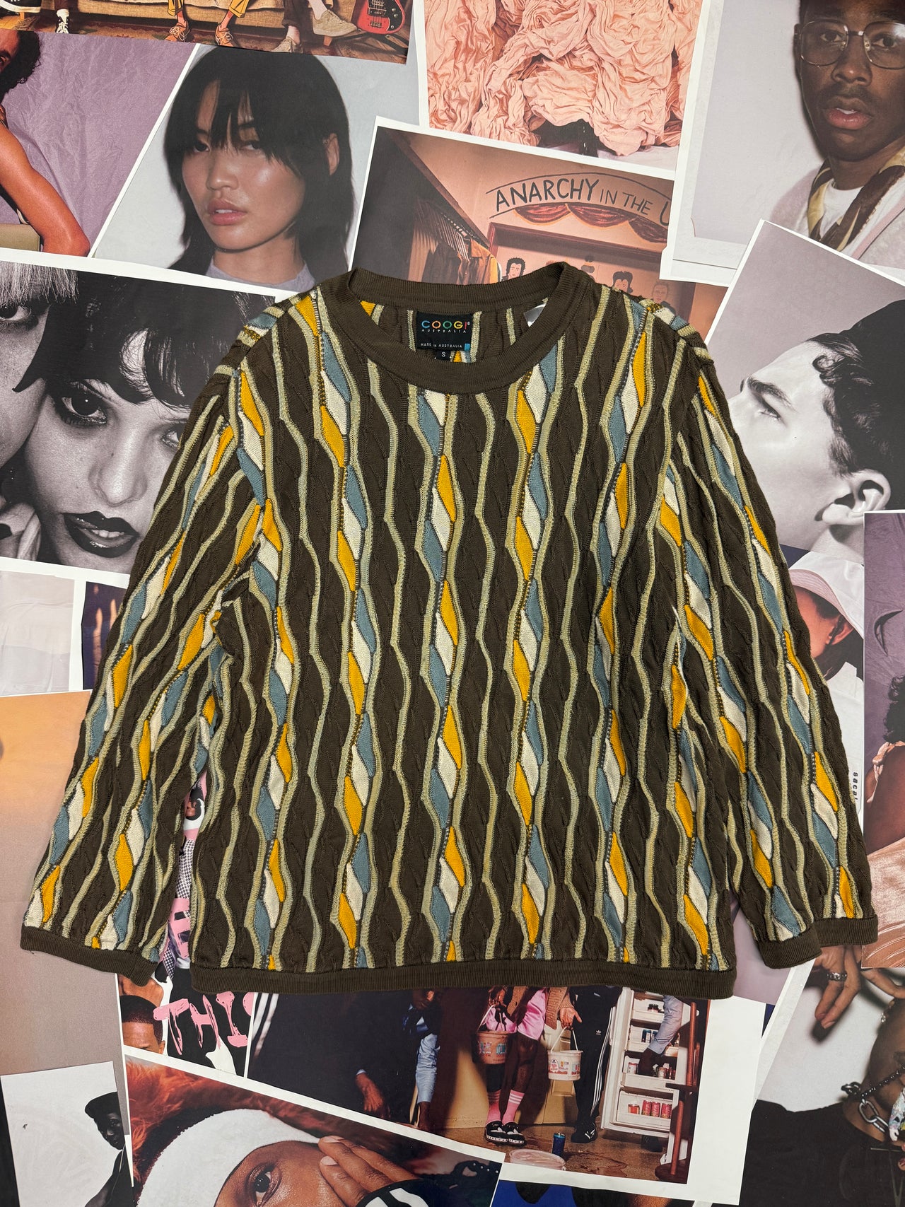 (S) Coogi svetr pletený hnědo-žlutý vzorovaný