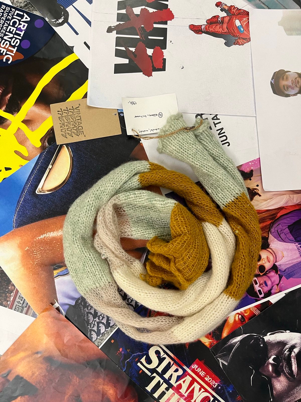 Pletená šála bílá, světle zelená, hořčicová (s korálky) OS