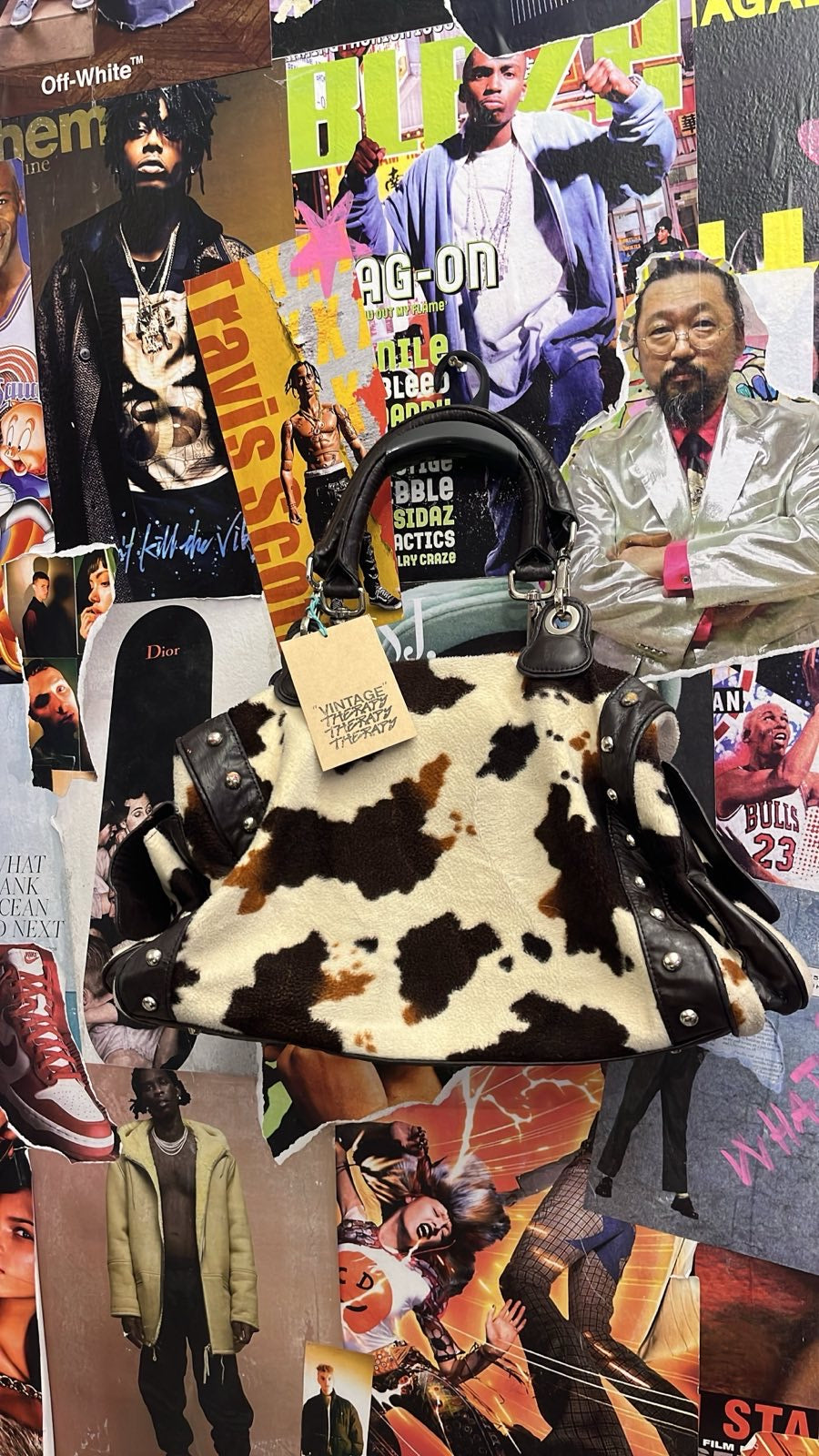 Kabelka s cow printem, hnedá rukojeť, kovové přesky
