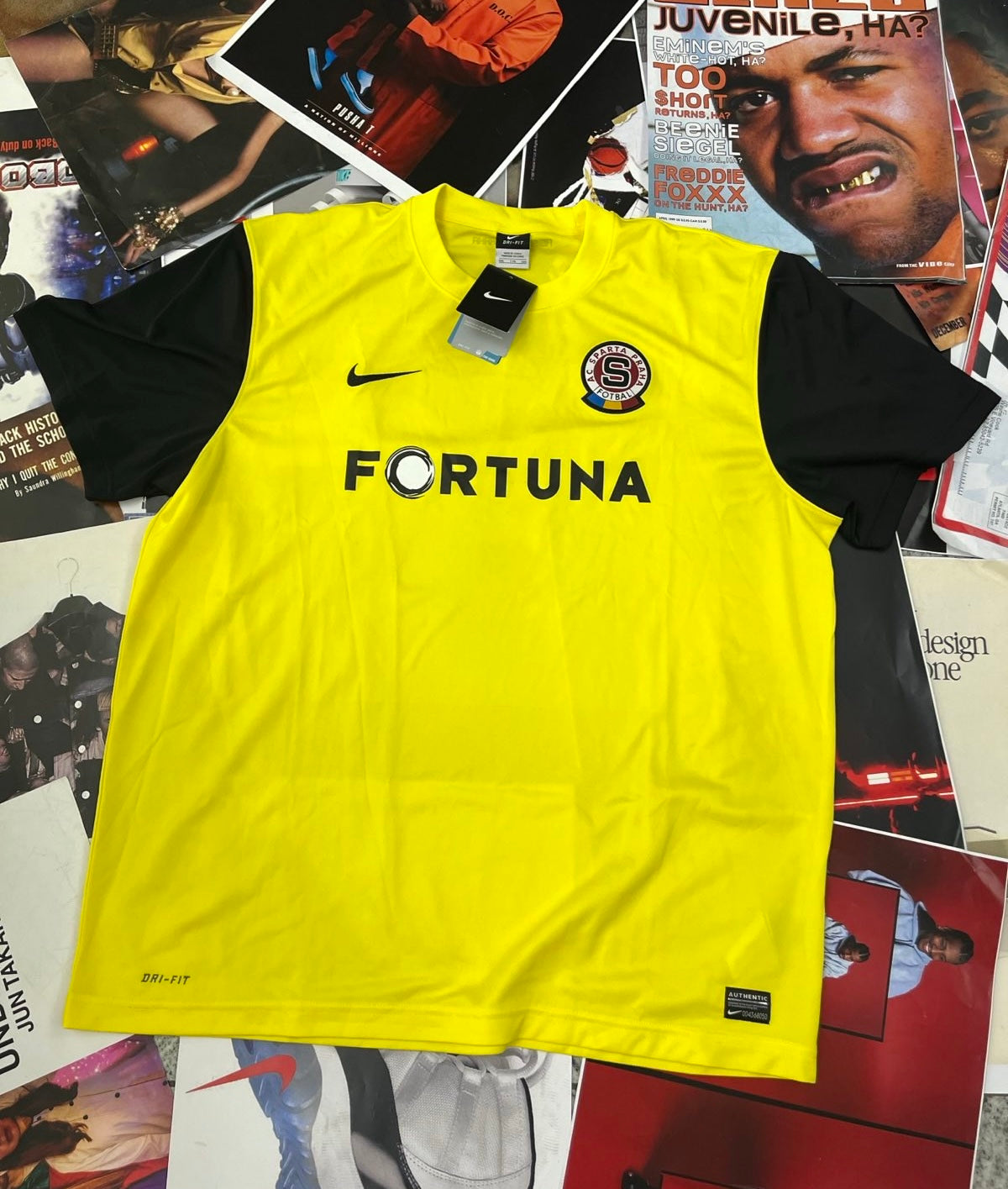 Nike x Sparta DRES žlutočerný s nápisem Fortuna