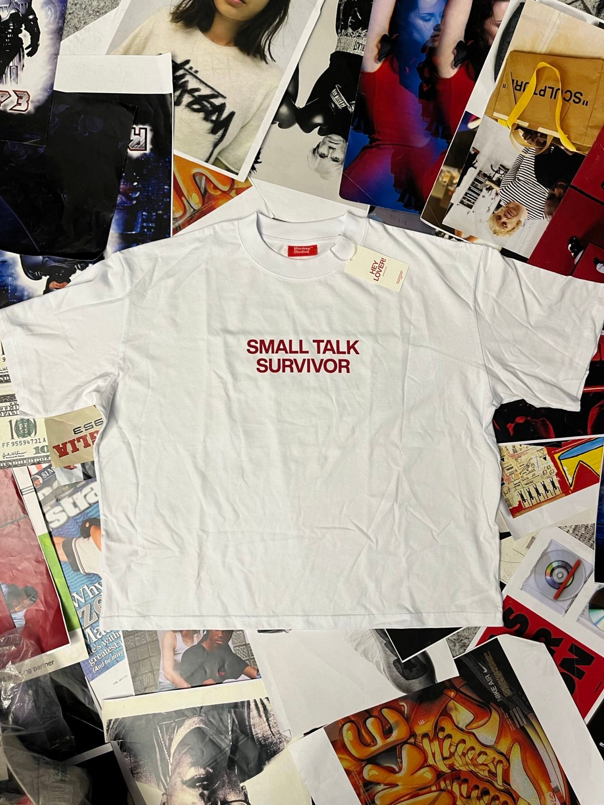 (L) Bílé tričko červený nápis "Small talk survivor"