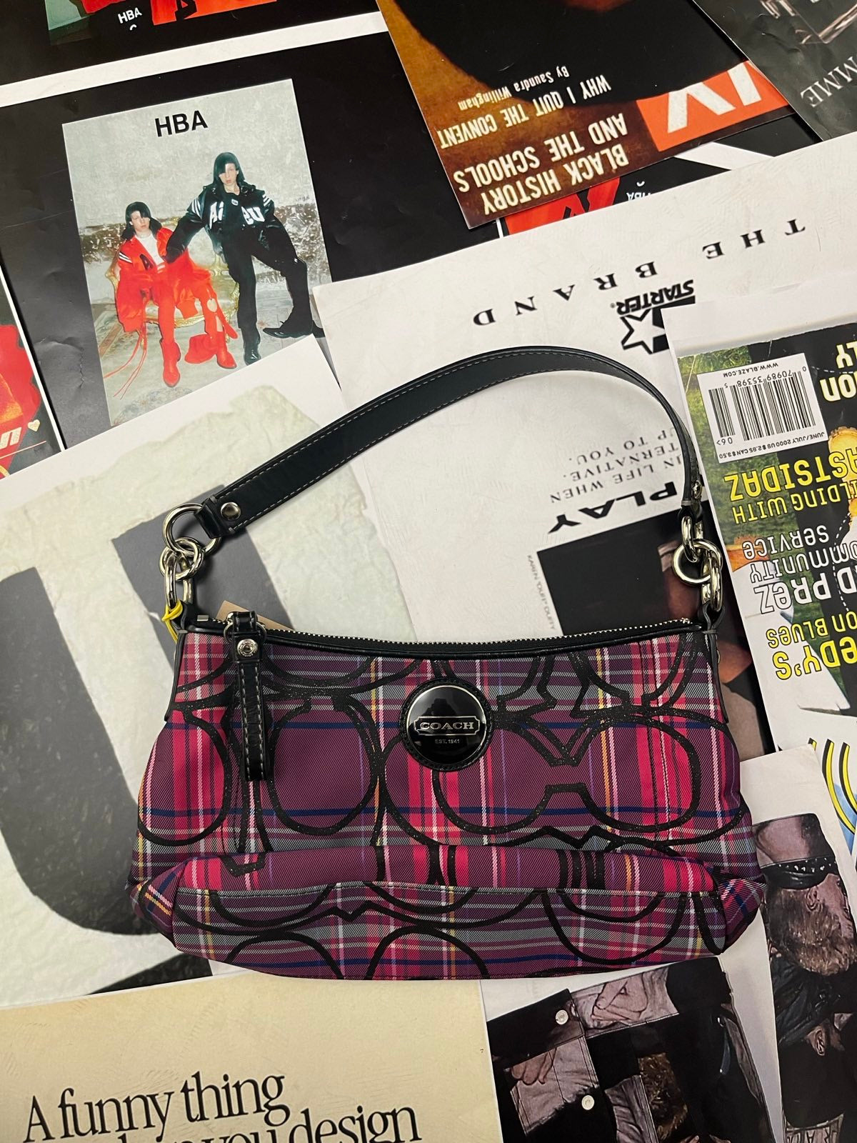 COACH kabelka malá károvaná fialovo–růžovo–šedá s černým monogramem