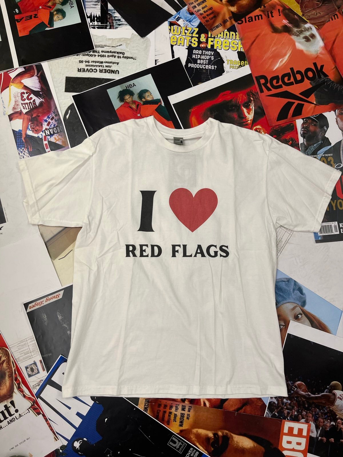 (L) Gildan TRIKO bílé s nápisem I Love Red Flags