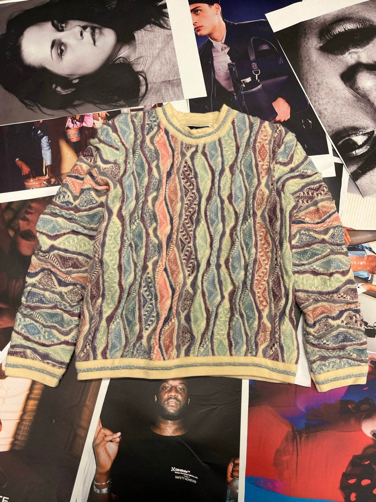 (S) Coogi svetr pletený vzorovaný, růžovo-modro-béžový