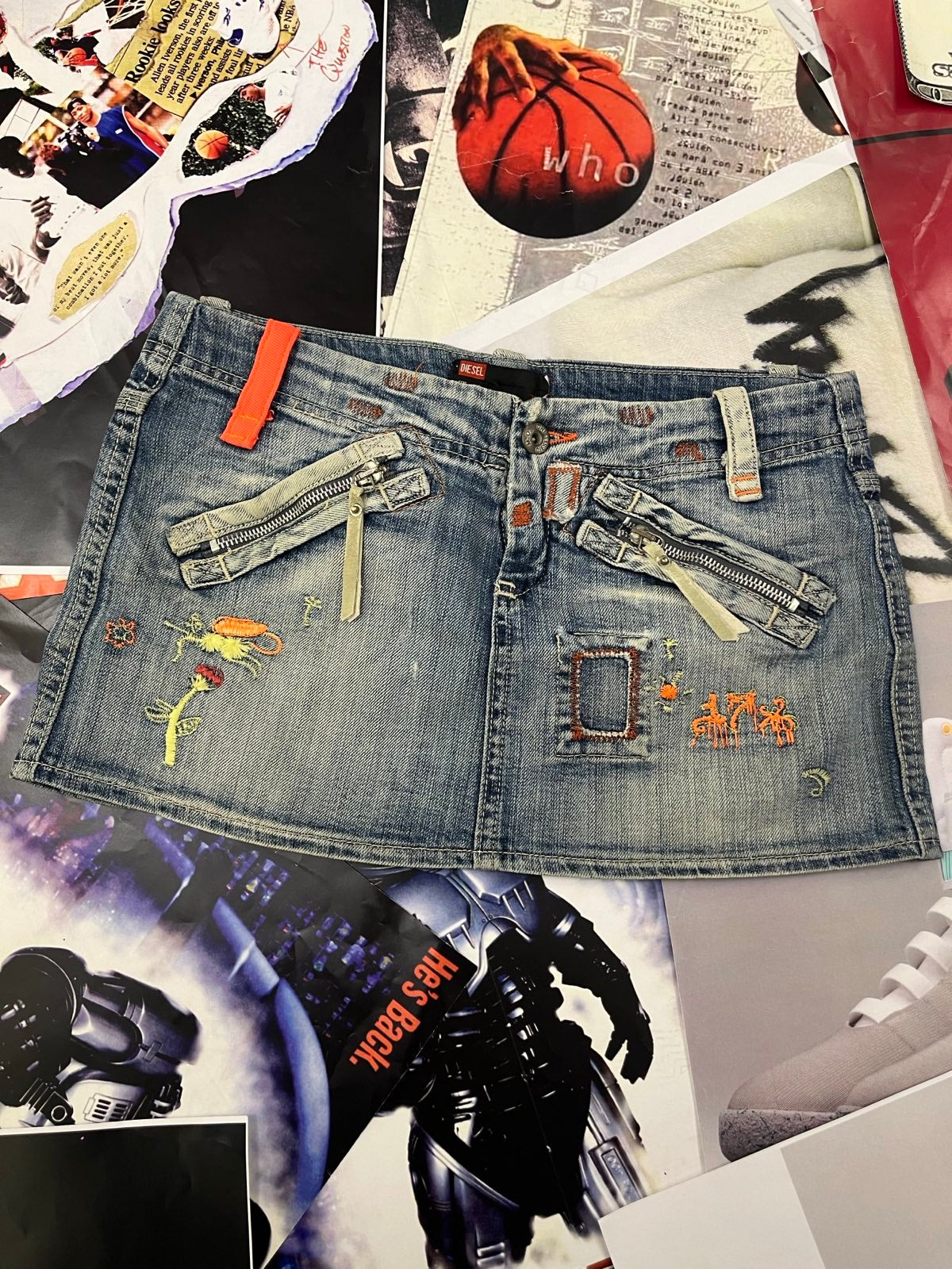 (XS) Diesel mini sukně riflová s výšivkama rostlinek, oranžové a zelené detaily