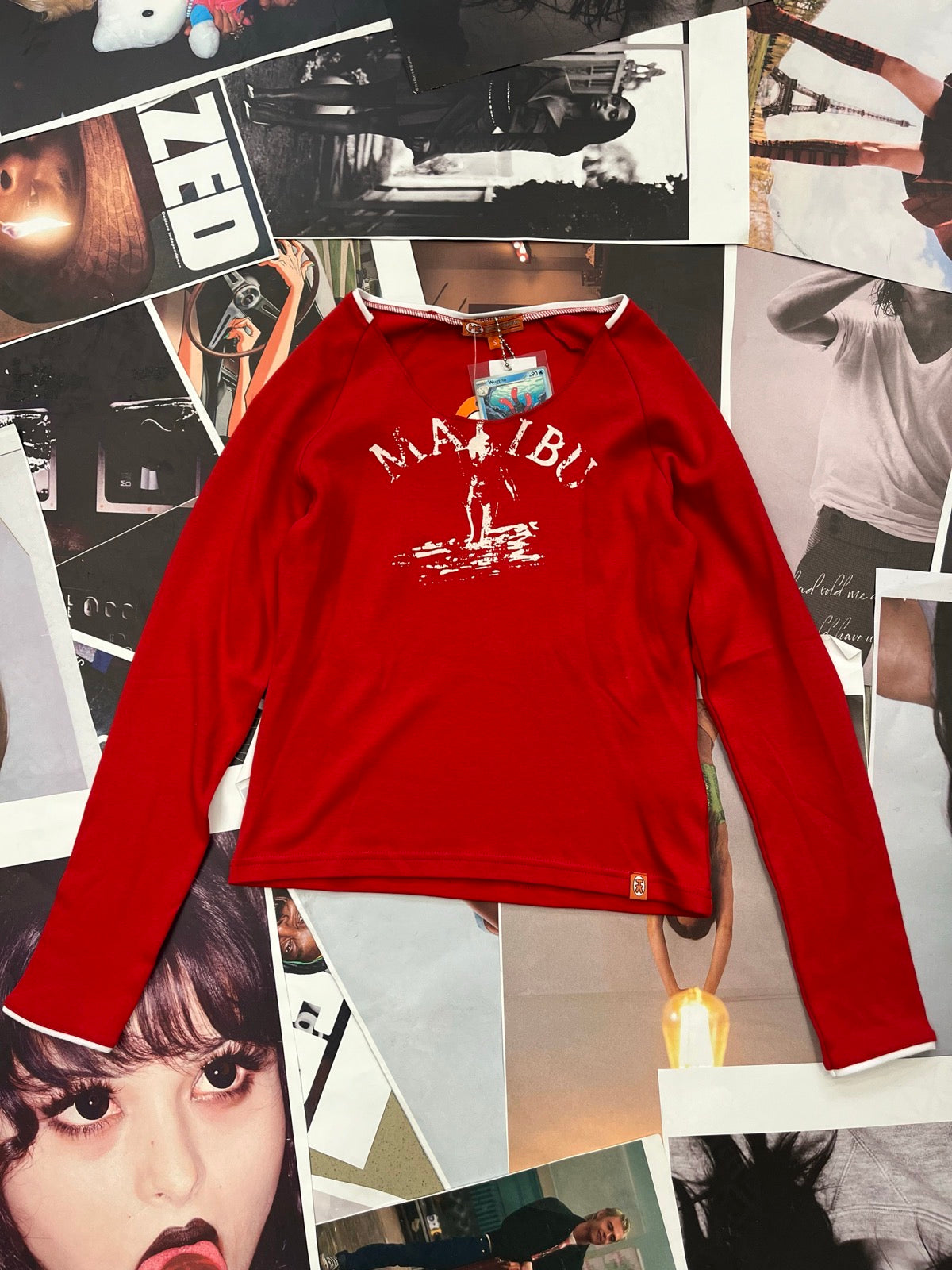 (S) HK Sportswear červené triko s dlouhým rukávem a nápisem Malibu