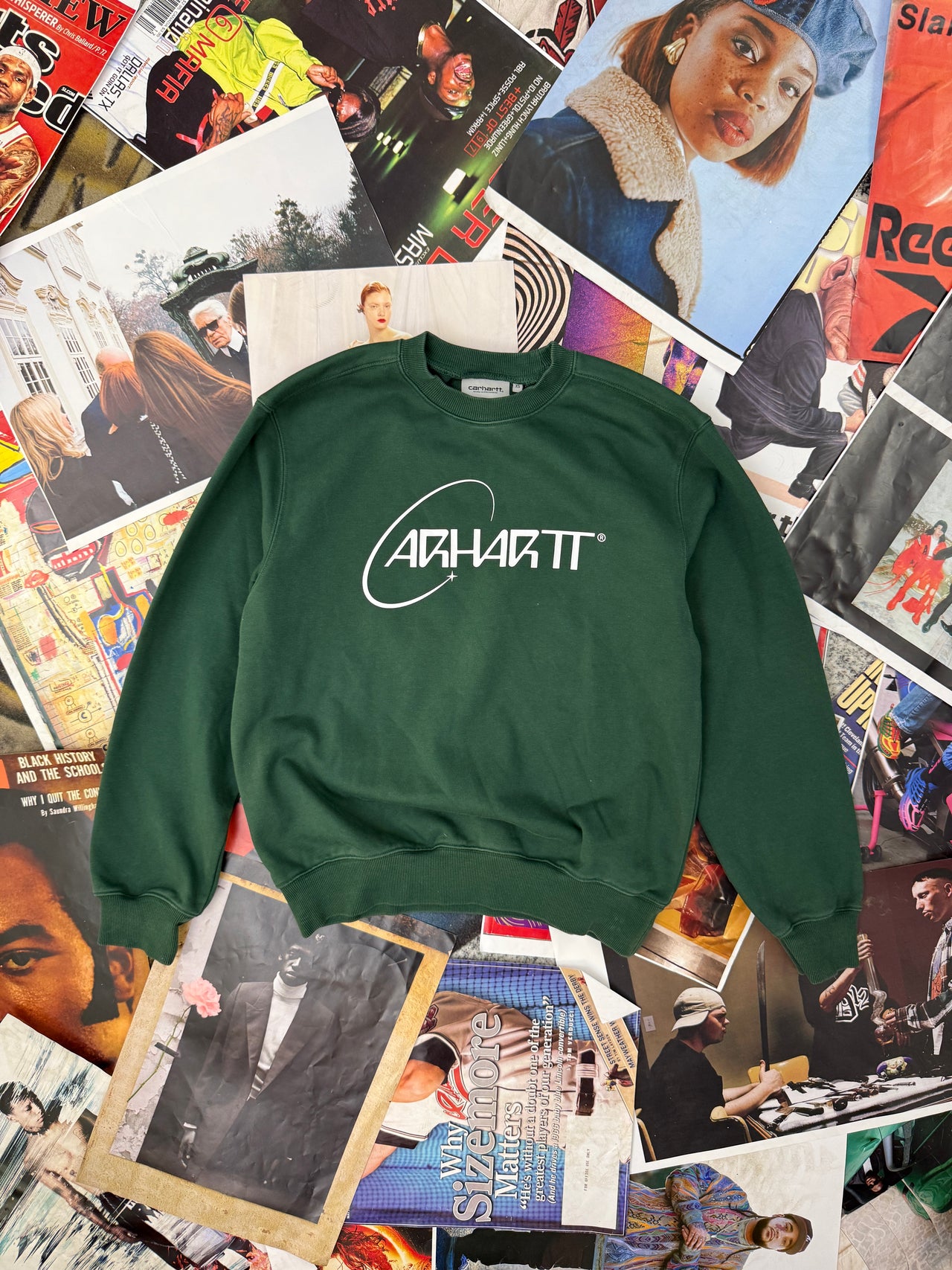 (XS) Carhartt zelený crewneck s bílým nápisem na přední straně