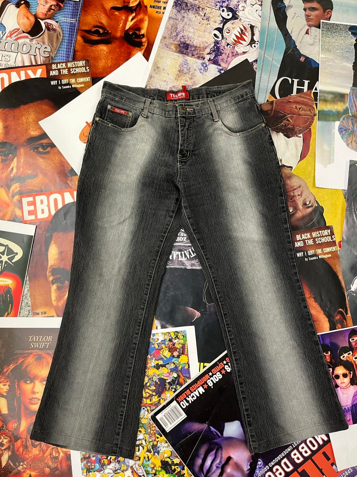 (M) Tulipe Jeans DŽÍNY dámské šedé s bílým vyšisováním do zvonu, kamínky na zadních kapsách