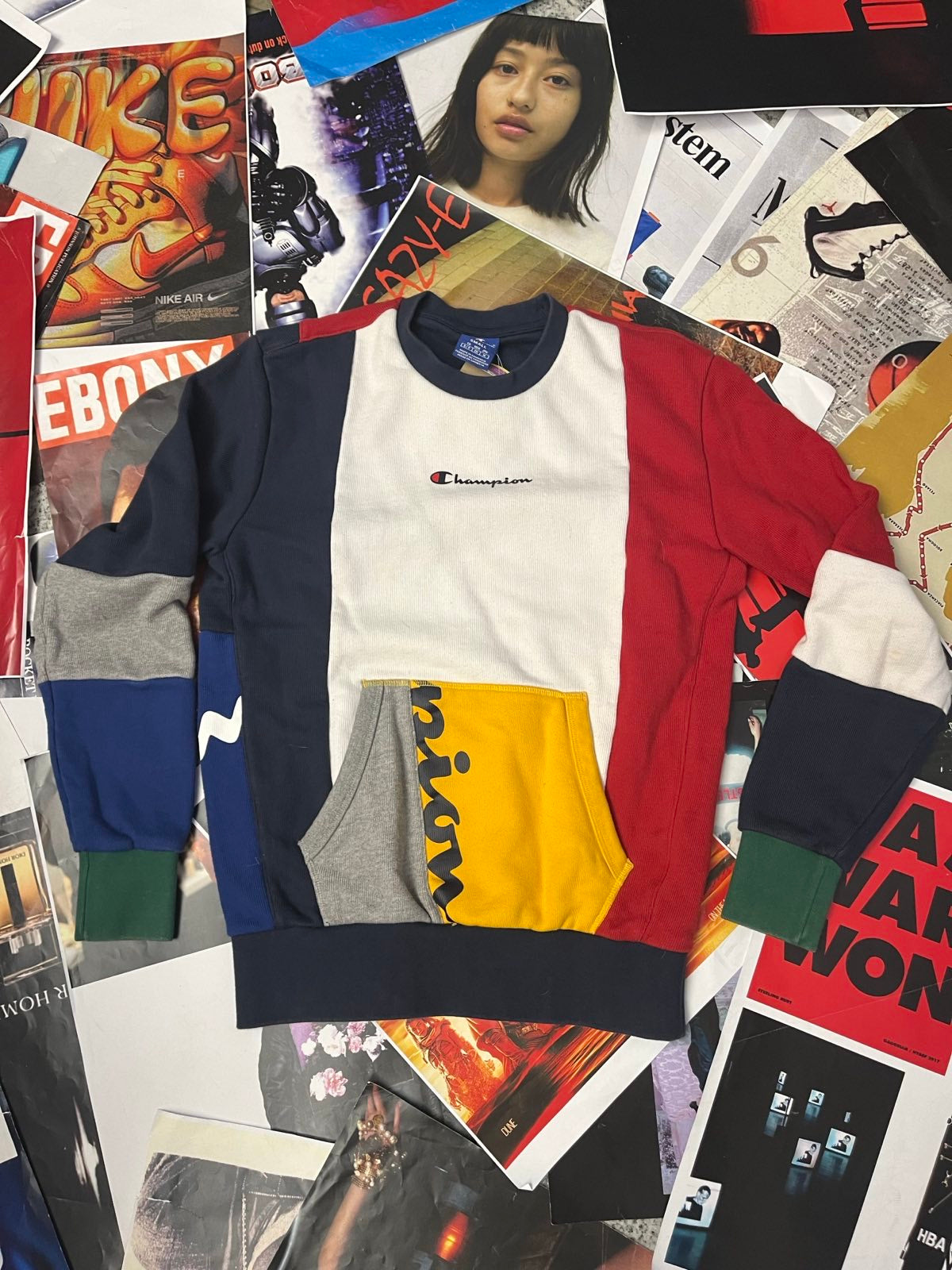 (S) Champion crewneck bílo červeno modro šedo zelený