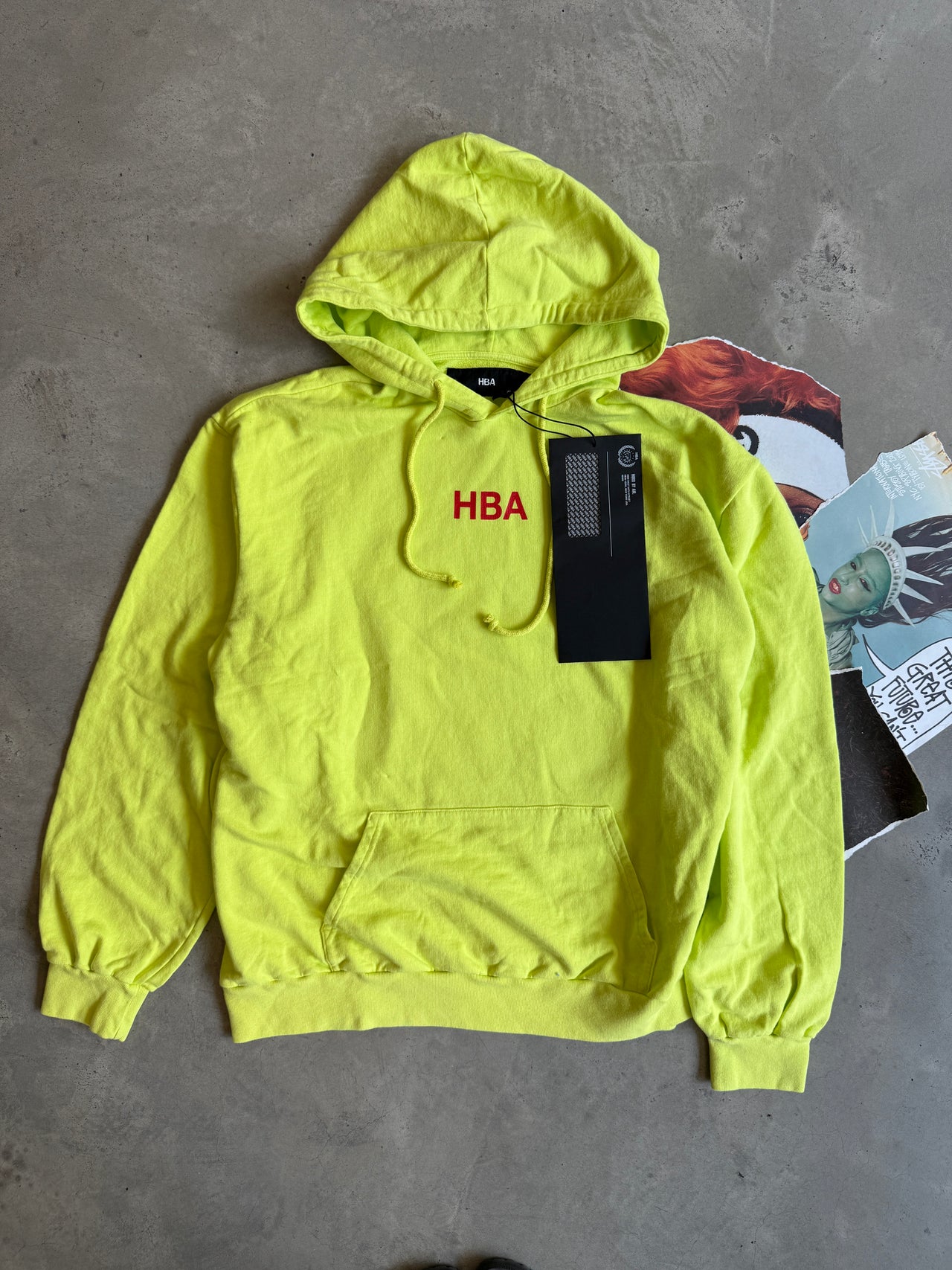 (XL) HBA světle zelená mikina s fotkou na zádech