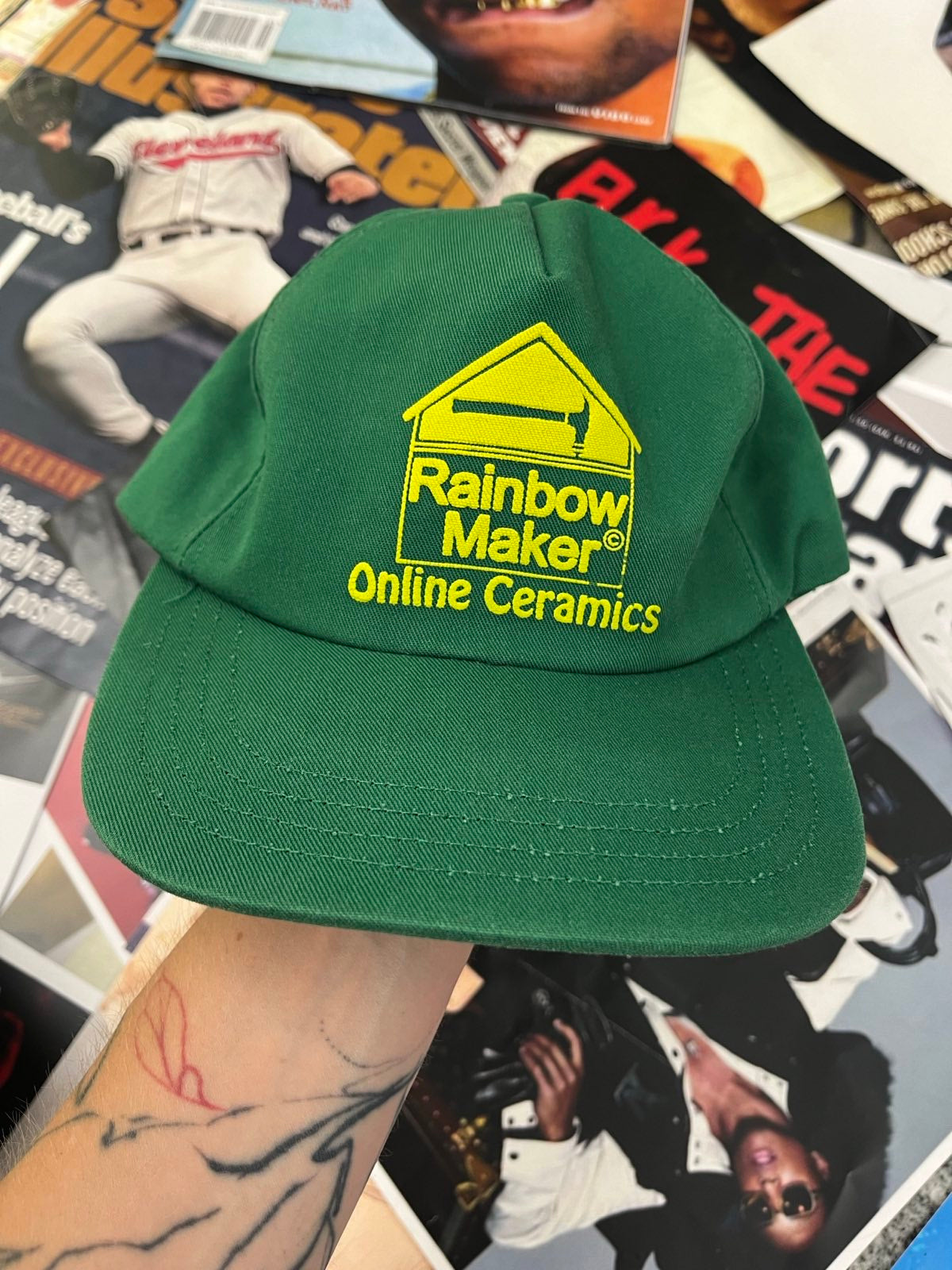 Kšiltovka zelená s nápisem Rainbow Maker Ceramics