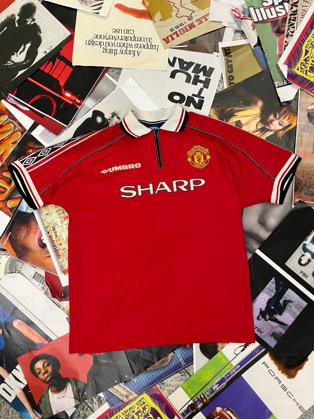 Man. United x Umbro DRES červený s nápisem GIGGS 11 na zadní straně L