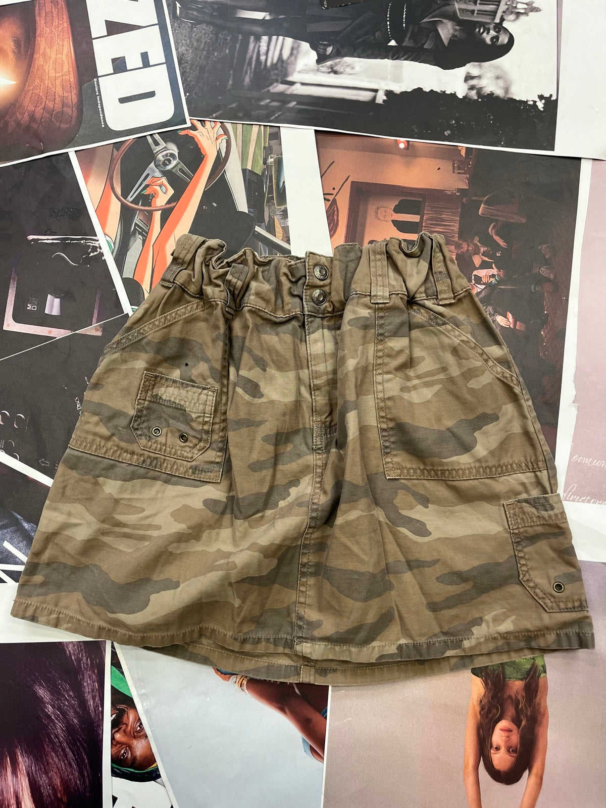 (XS) Old Navy Band maskáčová mini-sukně