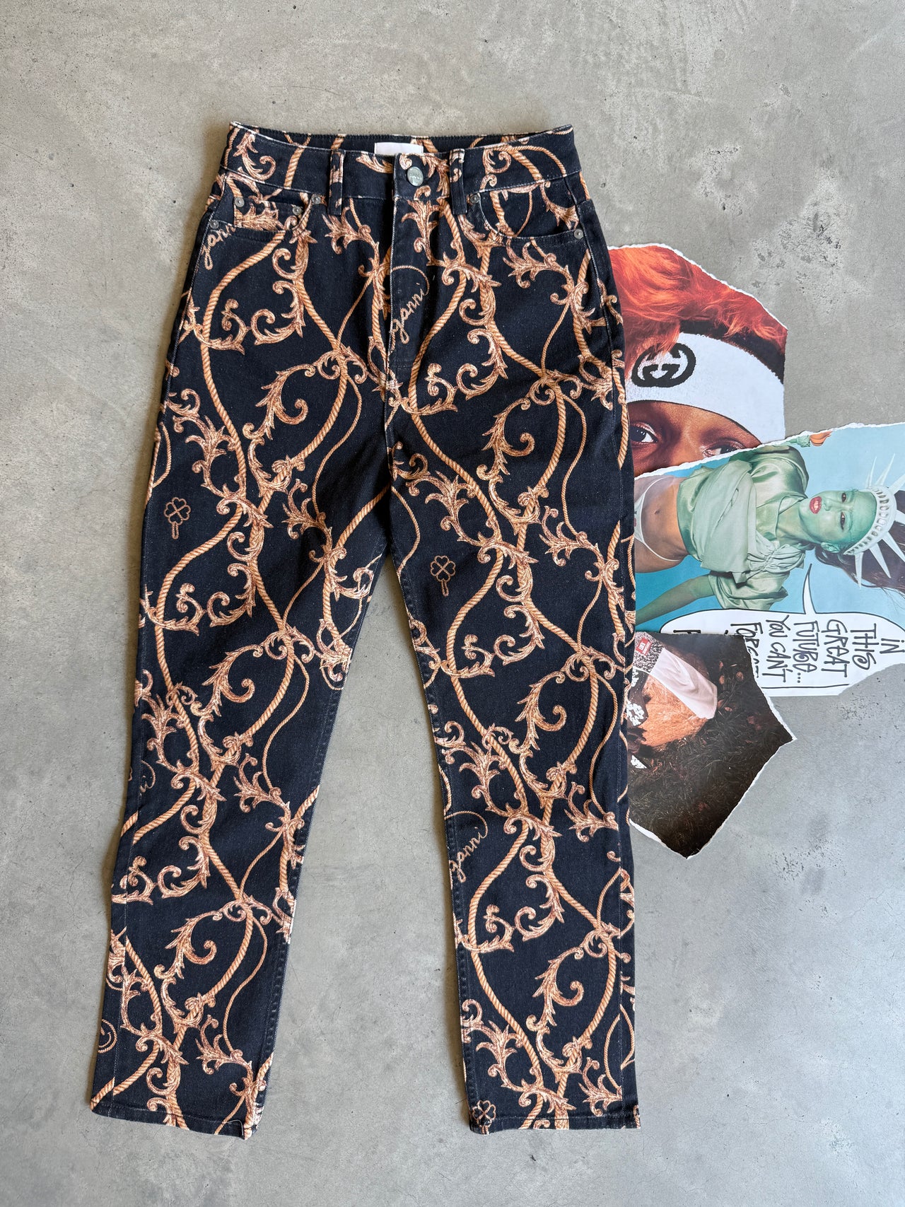 (M) GANNI černé dámské jeans se zlatou grafikou all over