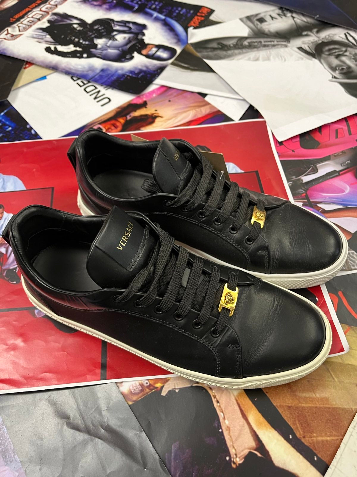 (41) Versace tenisky černé se zlatými detaily