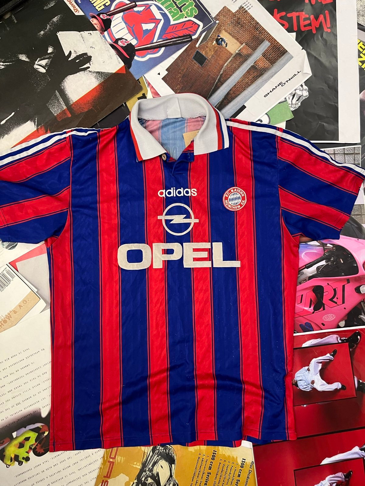 (L) Adidas x Opel DRES červeno–modrý pruhovaný Bayern Mnichov