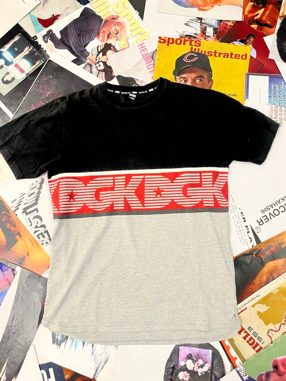 DGK TRIKO pánské černo šedo červené s patternem DGK na hrudi L