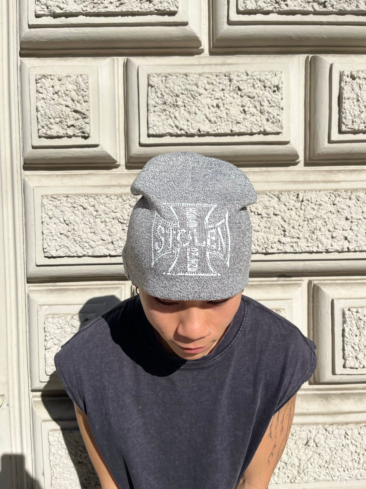 1of1 BEANIE bílo–šedá Westside Choppers rhinestones logo