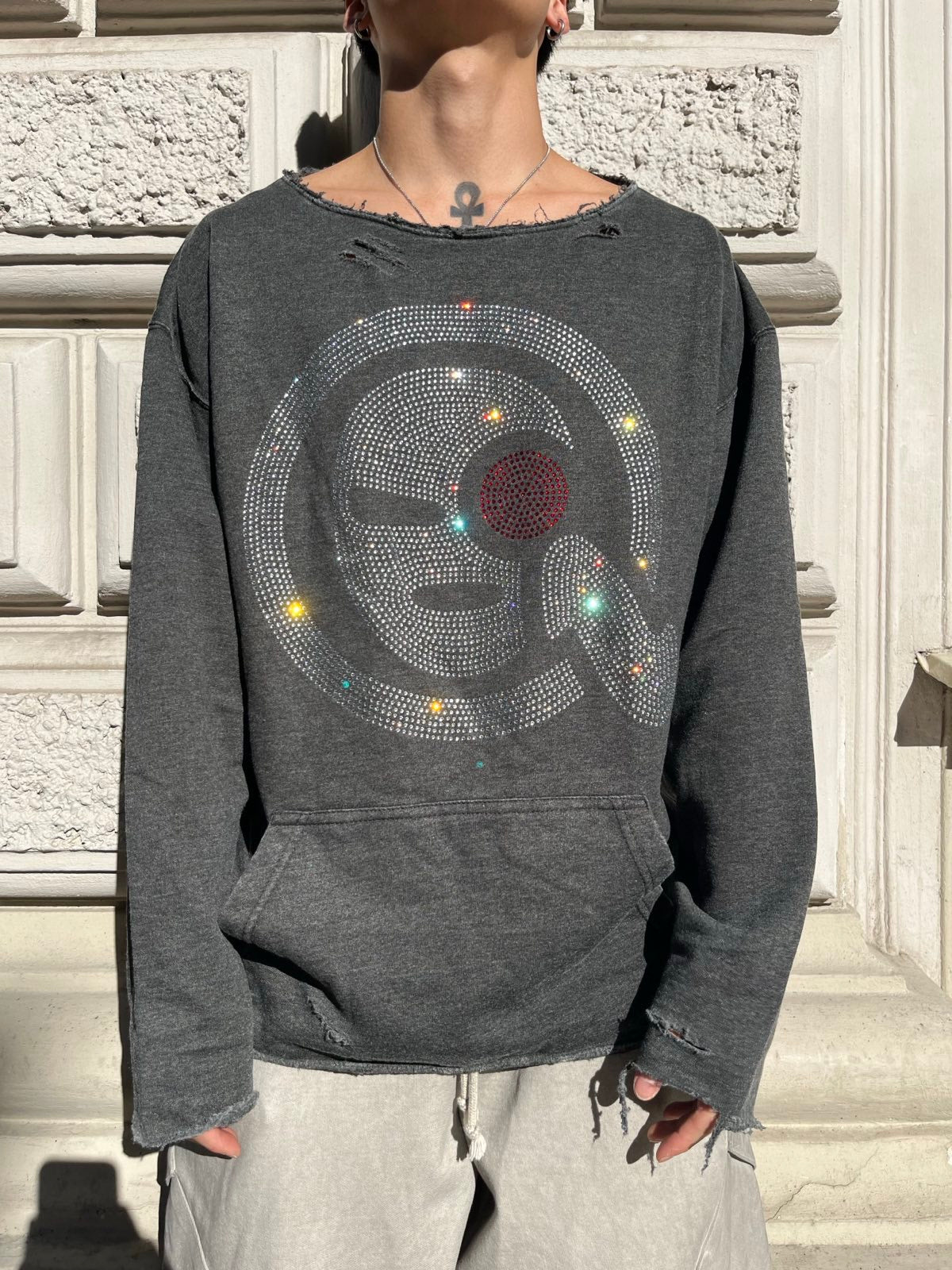 (L) 1of1 CREWNECK Stonewashed distressed šedý STOLEN rhinestones logo