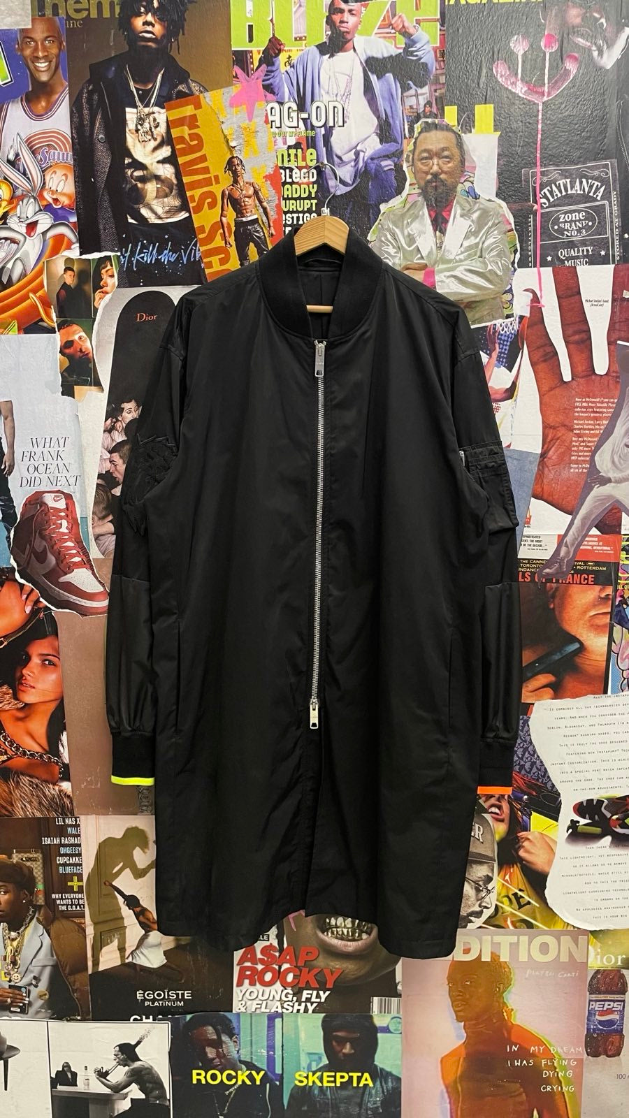Versace plášť černý s neon detaily na rukávech XL