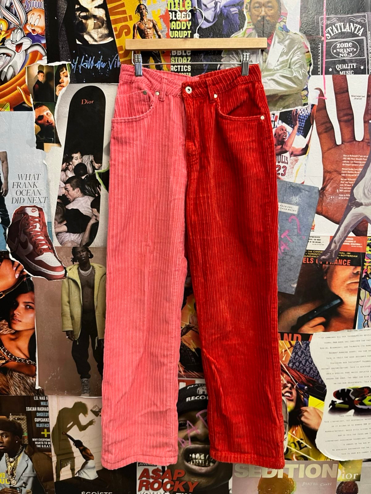 Ragged jeans růžovo-červené manšestráky S