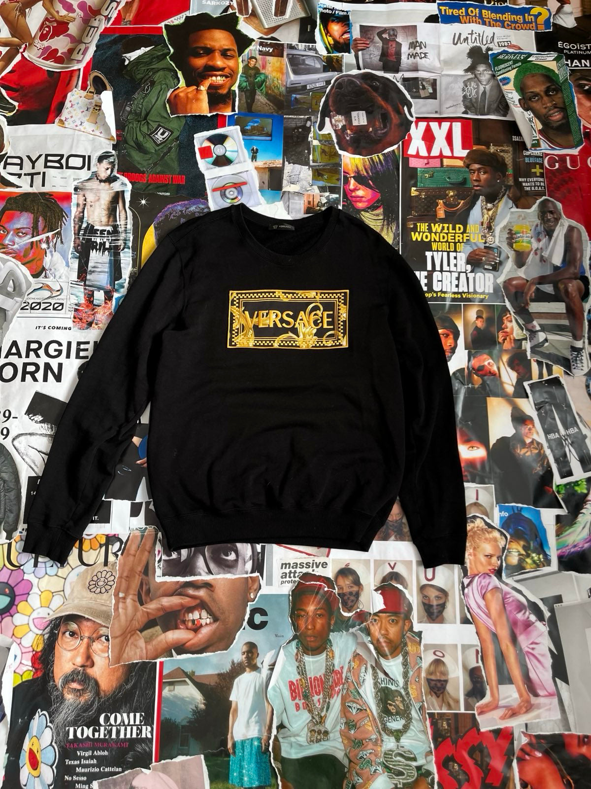 Versace crewneck černý se zlatou výšivkou loga na hrudi S